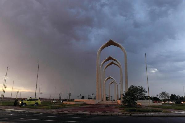 «أمطار الصيف».. روعة مشاهد الطبيعة واعتدال المناخ