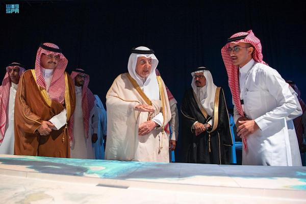 أمير مكة يطلع على تصاميم مدينة المستقبل «ذا لاين»