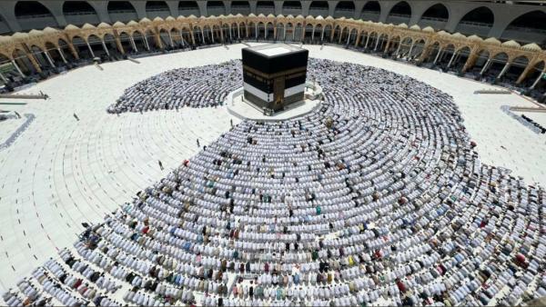 إتاحة تأدية 'العمرة' للقادمين إلى المملكة بكافة أنواع التأشيرات  