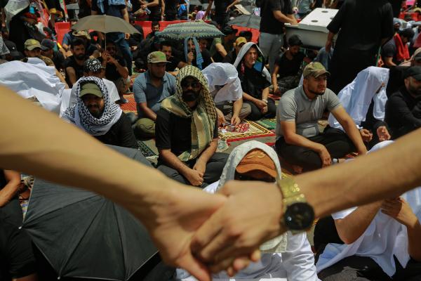 الصدر يستعرض قوته أمام كتل إيران بالعراق