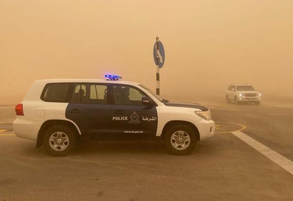بالصور.. إجراءات متواصلة للحد من حالة الغبار بعمان