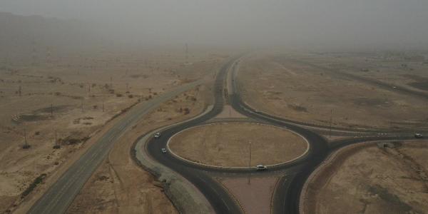 بالصور.. إجراءات متواصلة للحد من حالة الغبار بعمان