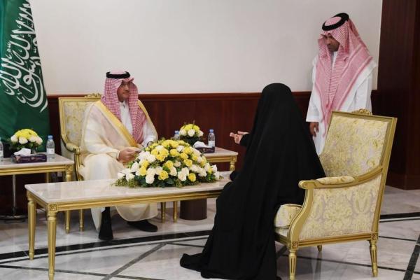 محافظ الأحساء يوجه بسرعة إنجاز الخدمات للمستفيدين