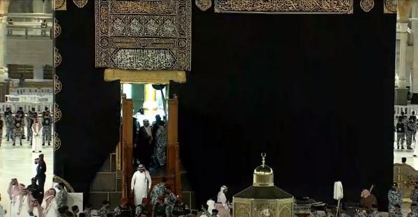 بدء أعمال مراسم غسل الكعبة المشرفة/ عاجل