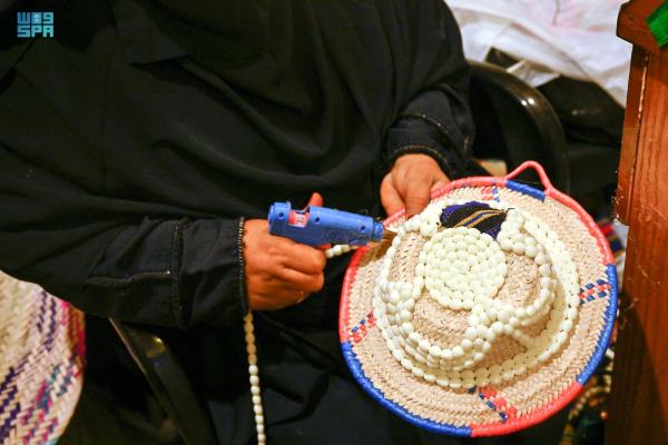 «القرية التراثية»..معرض متنوع للأعمال الحرفية بجازان