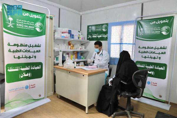خدمات علاجية للنازحين بمخيم وعلان