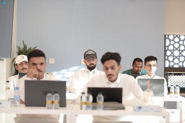بالصور.. أكاديمية «طويق» تنظم 36 برنامجًا تعليميًا