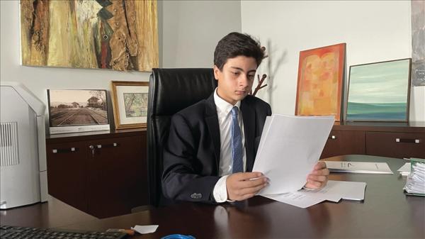 مستشار وزير بعمر 14 عاما