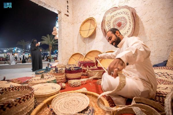 «القفاص».. مهنة تراثية أصيلة تتألق في «بيت حائل»