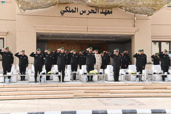 تخريج «تأسيسية ضباط» و«الفرد الأساسي» في الحرس الملكي بالرياض