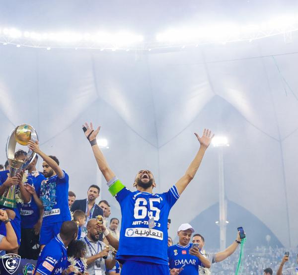 33 قائدا رفعوا كؤوس ودروع الدوري