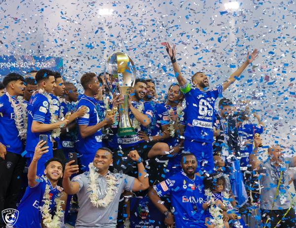 33 قائدا رفعوا كؤوس ودروع الدوري