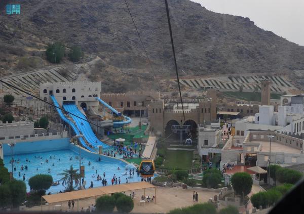 «تلفريك الهدا»..تجربة مثيرة تجذب عشاق المغامرة
