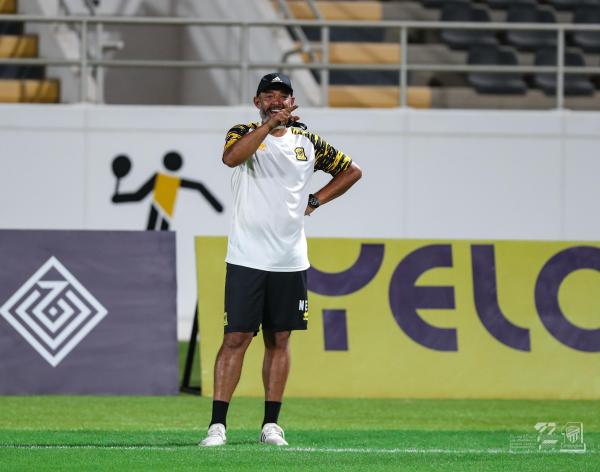يطالب بمحترفٍ ثامنسانتو