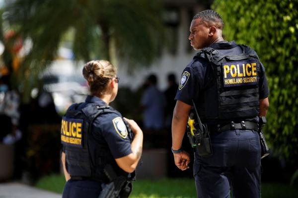 ترامب يسعى لمنع «FBI» مؤقتا من مراجعة مواد صادرها من منزله
