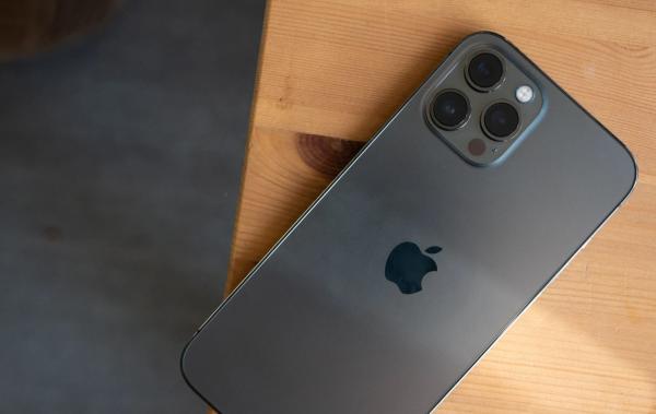 جهاز iPhone 13- مشاع إبداعي