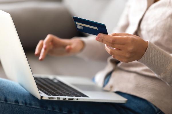 مليار ريال.. عمليات الاحتيال المالي على النساء بالمملكة