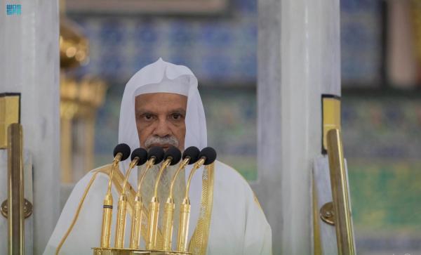 إمام الحرم المكي: احذروا رسائل بالتواصل الاجتماعي تهدم البيوت