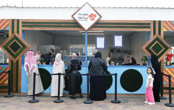 «ميفانا».. رواد أطباق أبها الشهيرة يتألقون «فوق الجبال»