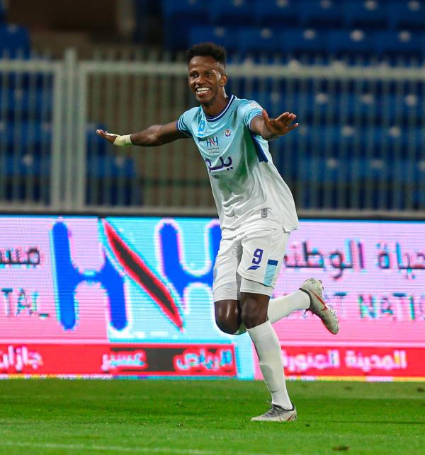 أبها يقلب الطاولة على الرائد