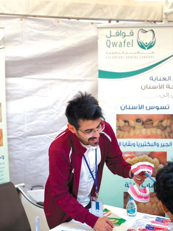توعية الزوار بخطورة تسوس الأسنان- اليوم