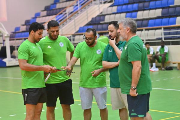 في مهمة اقتلاع الحصون الإيرانية«الصقور الخضر»