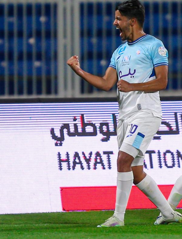 أبها يبعثر أوراق الرائد