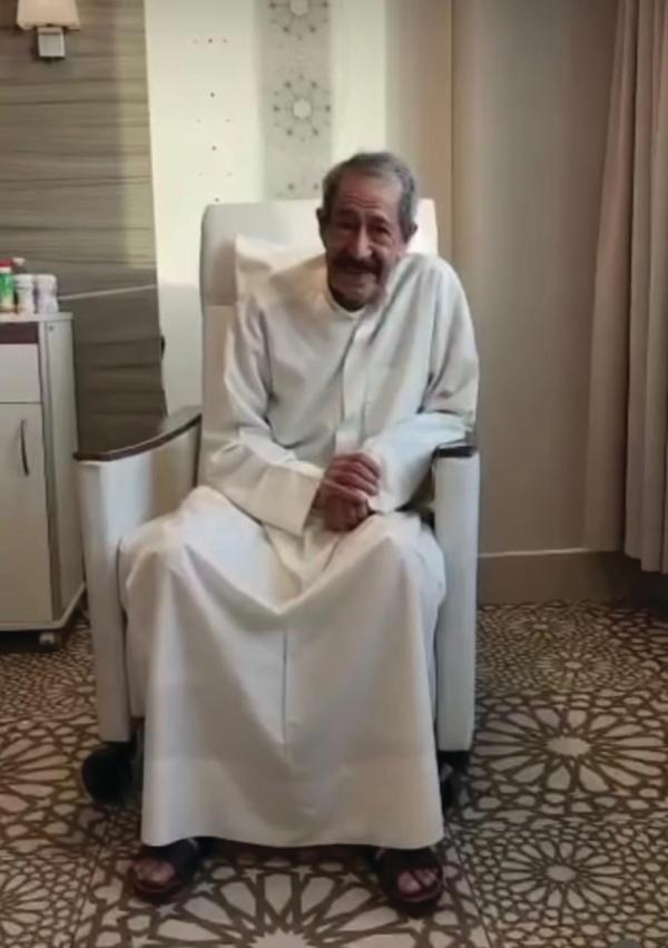 عبدالكريم عبدالقادر يطمئن جمهوره: أنا بخير