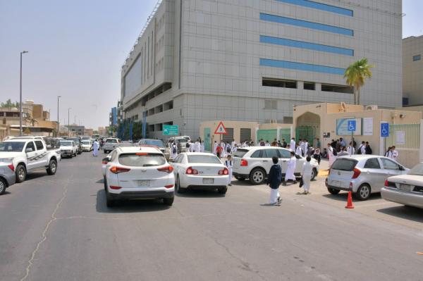 فوضى الخروج من المدارس.. تزاحم واختناقات مرورية وعبور «غير آمن»
