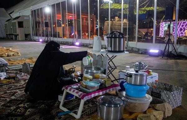 معرض الصقور.. «الكشتات» بمسابقة الطهي البري