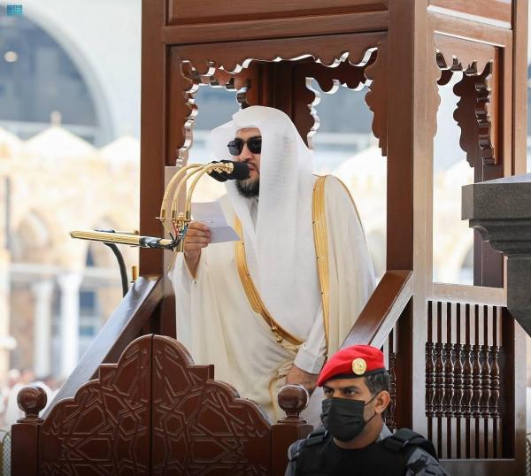 إمام الحرم المكي: التقوى مصباح البصائر ومفتاح الذخائر