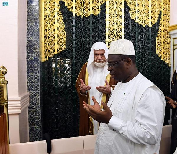 رئيس السنغال يزور المسجد النبوي
