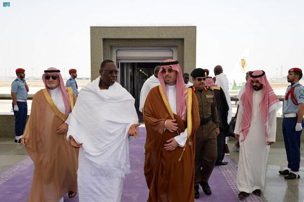 الرئيس السنغالي يؤدي مناسك العمرة