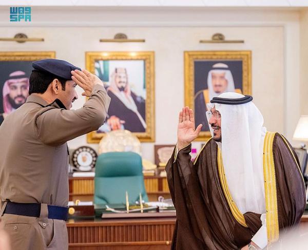 أمير القصيم يقلّد مدير الدفاع المدني بالمنطقة رتبة لواء