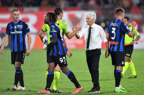 أتلانتا يتصدر الدوري الإيطالي بالفوز على مونزا