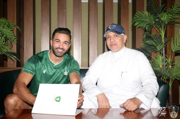 الأهلي يضم لاعب كرة اليد التونسي إلياس الزمال