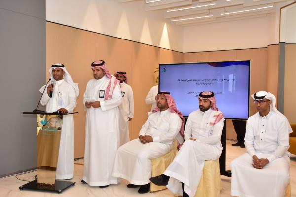 مقدمو الورشة يردون على أسئلة المشاركين