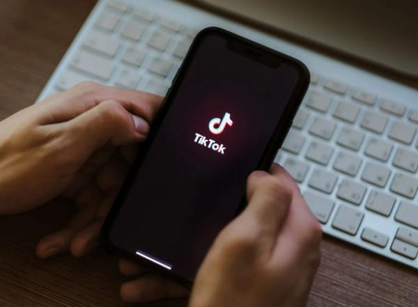أنباء الاختراقات أثارت الجدل بين مستخدمي TikTok - مشاع إبداعي