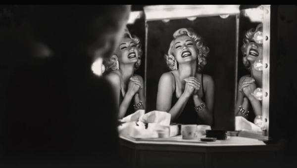 فيلم Blonde