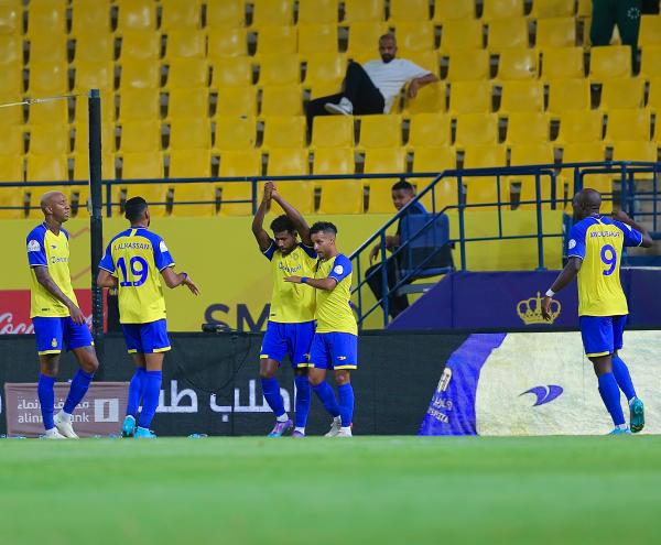 العالمي كسبهم بالمهارات..ولا طفى الكشافات.!