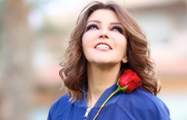 سميرة سعيد تداعب جمهورها بـ'كرباج'