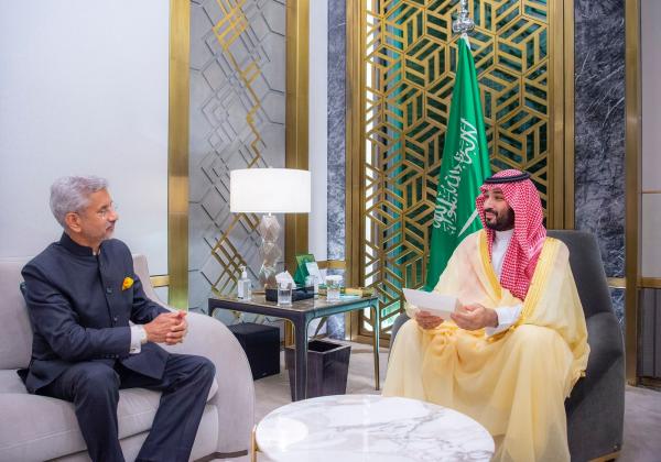 ولي العهد يتسلم رسالة خطية من رئيس وزراء الهند