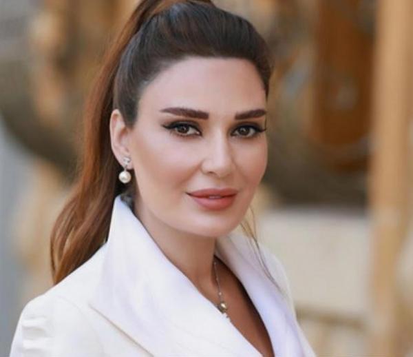 سيرين عبد النور تنقلت بين أكثر من مهنة وبدأت مسيرتها كعارضة أزياء- مشاع إبداعي