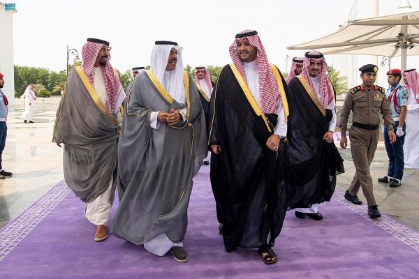 رئيس مجلس الوزراء الكويتي يصل جدة