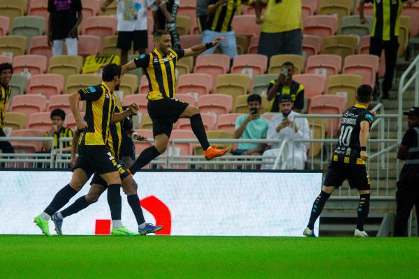 الاتحاد يعبر الخليج بثنائية حمدالله