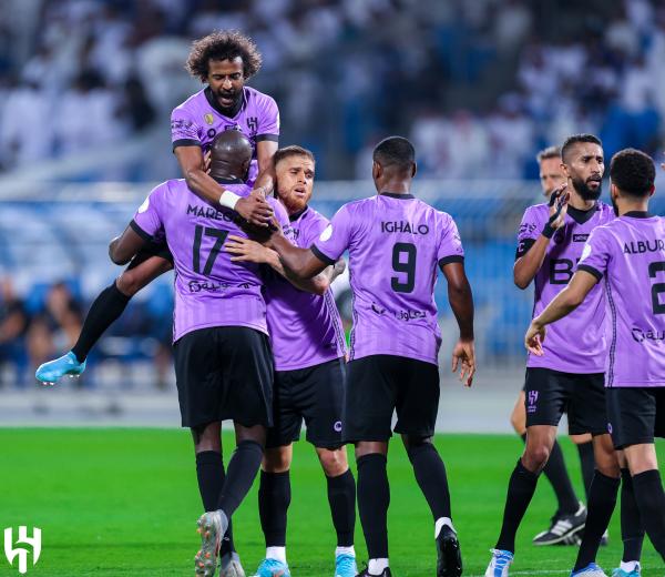 مهما تأخر في ميعاده.. الهلال يكتب السعادة.!