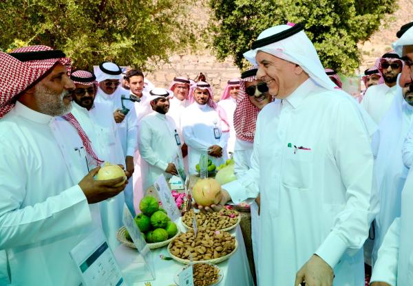 وزير البيئة يتفقّد عدداً من المشاريع والخدمات في الطائف