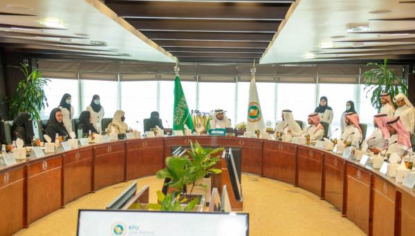 مناقشة تطوير برامج الدراسات العليا بكليات التمريض