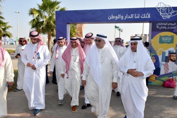 تسليم 10 متاجر متنقلة لأسر الباعة الجائلين بالدمام والخبر