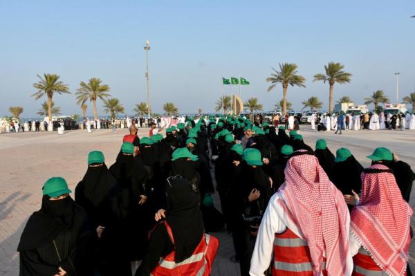 «لوحة وطن».. 1500 متطوع يرسمون الرقم 92 بأجسادهم